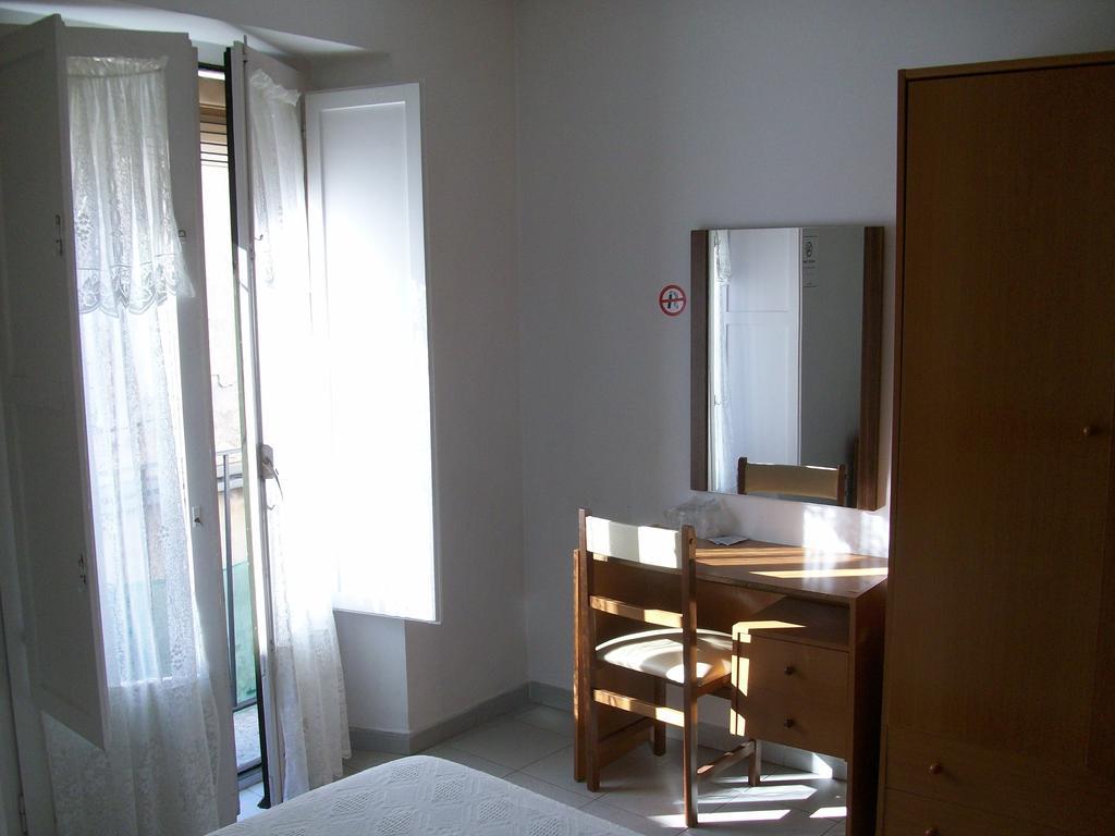 Pensio Viladomat Girona Exterior photo