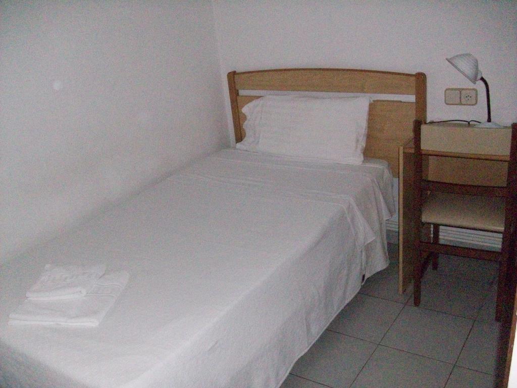 Pensio Viladomat Girona Room photo