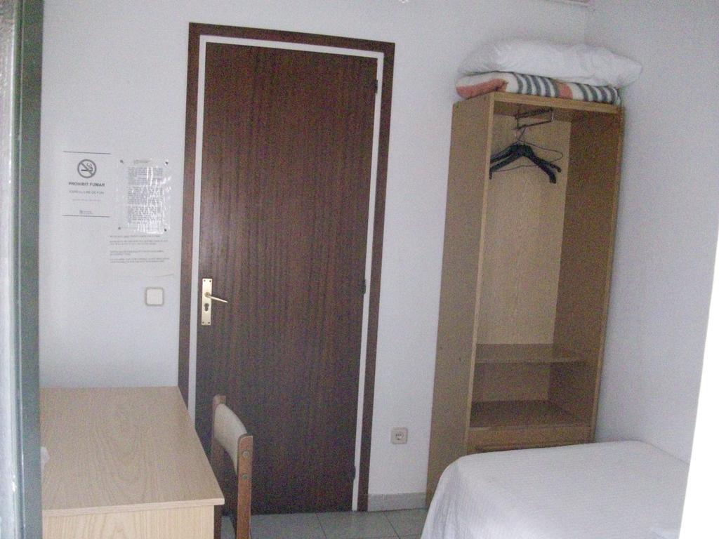 Pensio Viladomat Girona Room photo