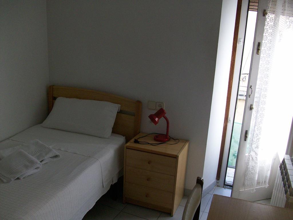 Pensio Viladomat Girona Room photo