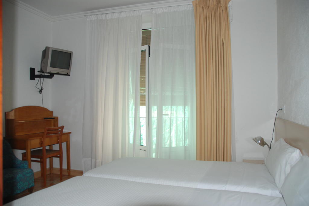 Pensio Viladomat Girona Exterior photo