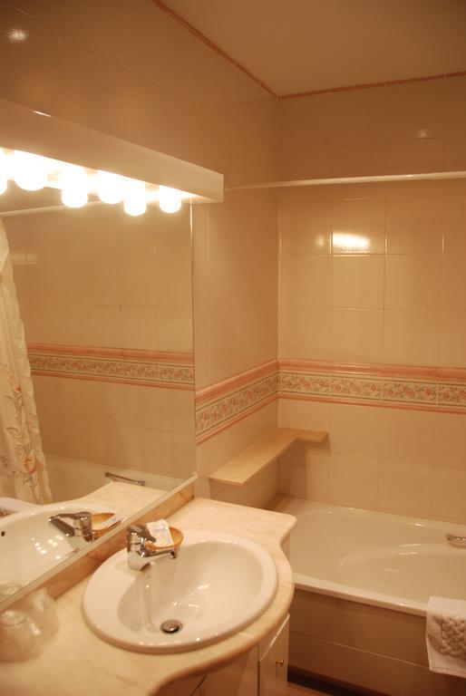 Pensio Viladomat Girona Room photo
