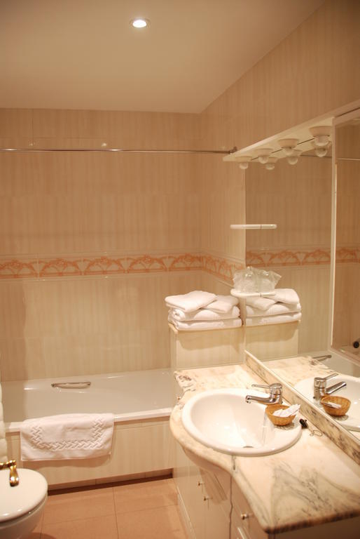 Pensio Viladomat Girona Room photo
